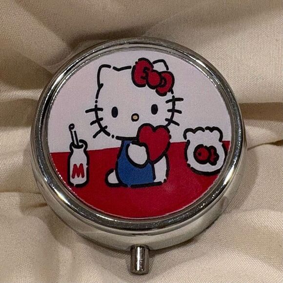 Hello Kitty Love Travel Pill Box 3 Compartment Medicine Pill Case NEW - Picture 1 of 4